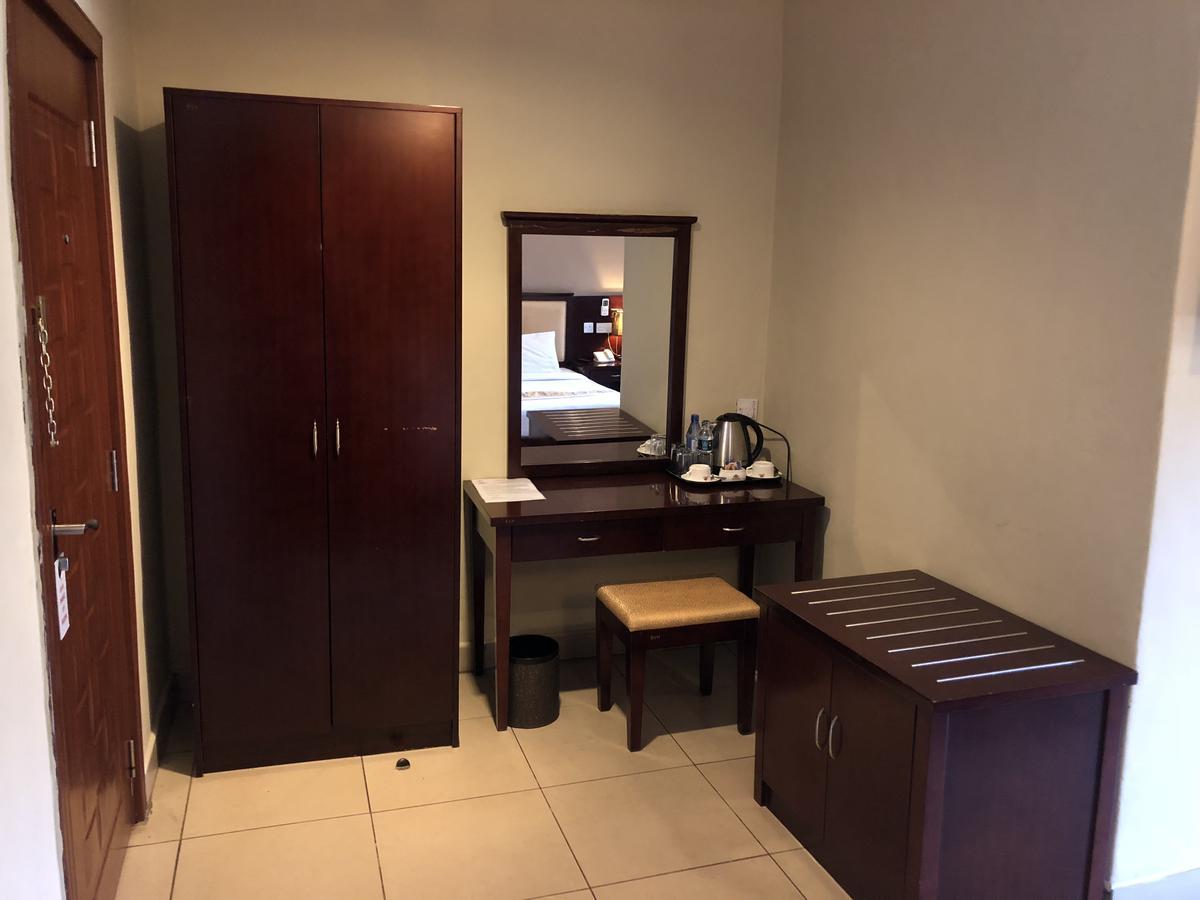 Bridgeview Hotel And Conference Centre ลิลองเว ภายนอก รูปภาพ
