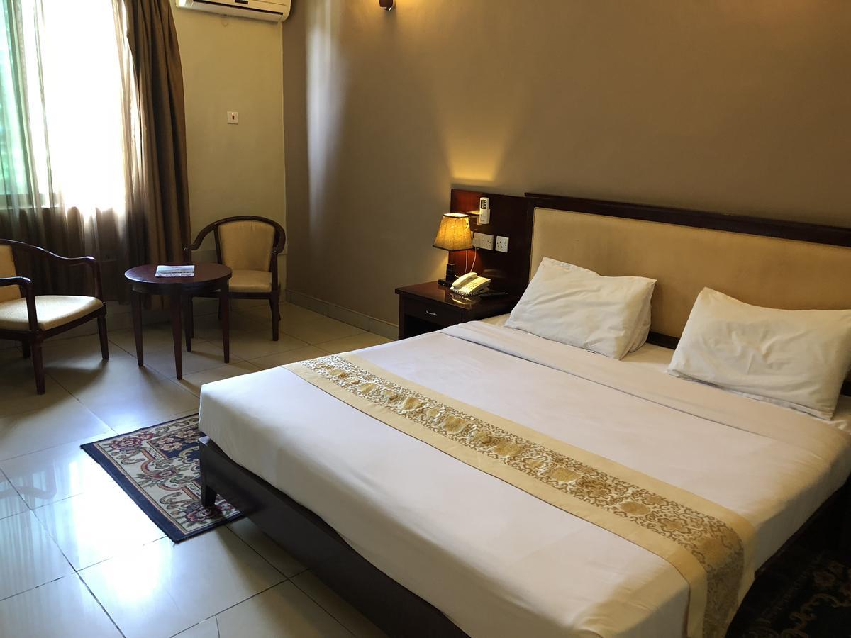Bridgeview Hotel And Conference Centre ลิลองเว ภายนอก รูปภาพ