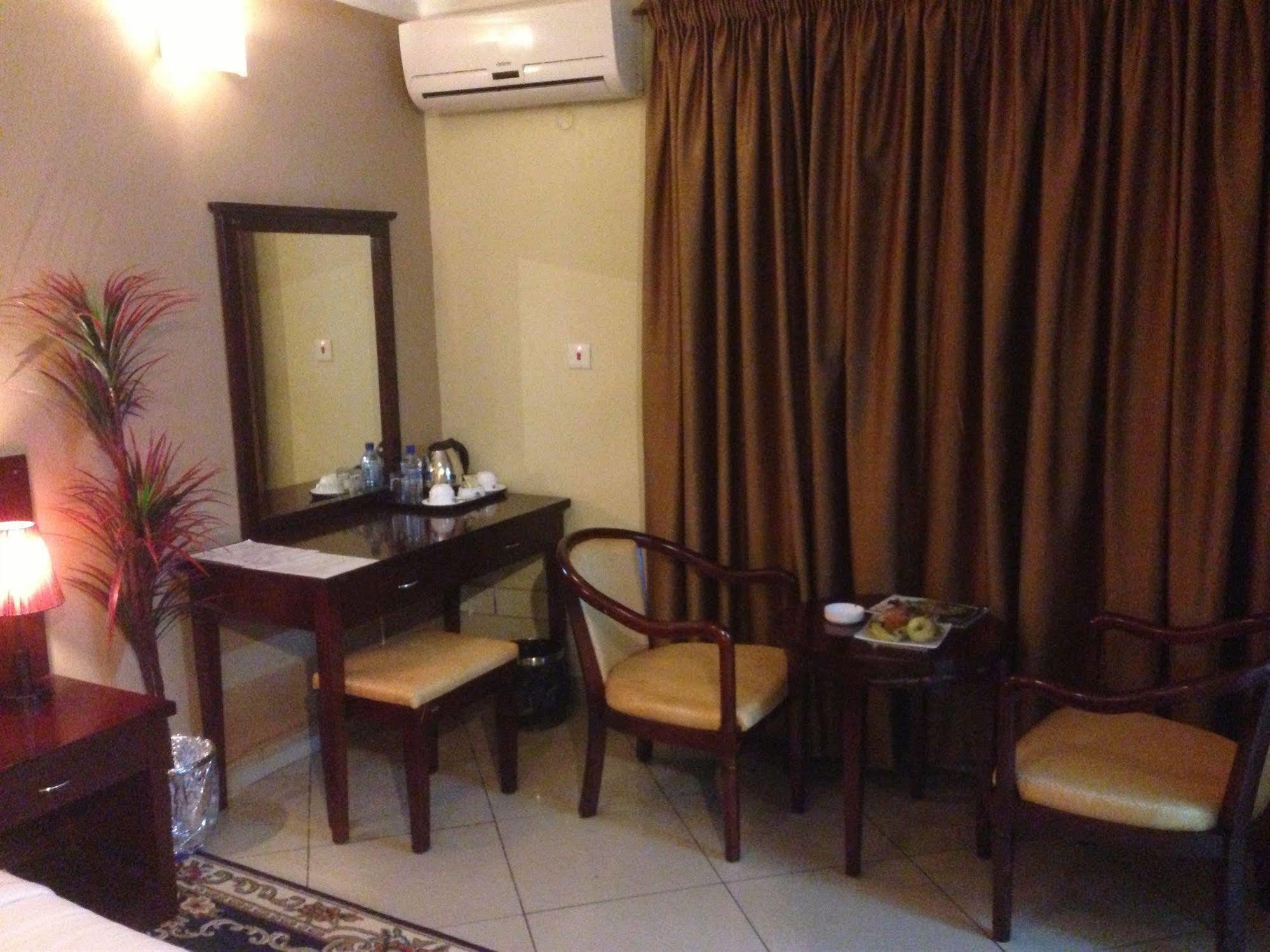 Bridgeview Hotel And Conference Centre ลิลองเว ภายนอก รูปภาพ