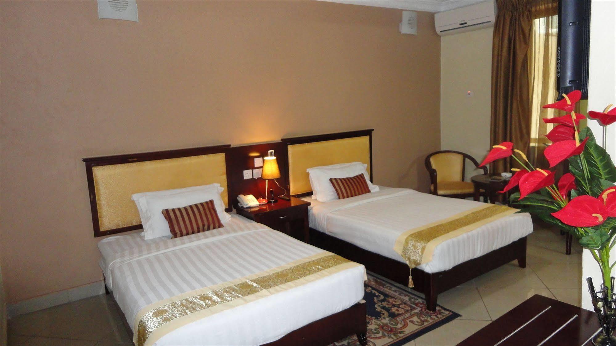 Bridgeview Hotel And Conference Centre ลิลองเว ภายนอก รูปภาพ